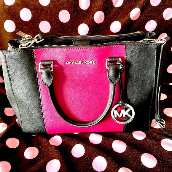 Michael Kors Handbags - EUC Micheal Kors Bag 💕 Show Stopper!